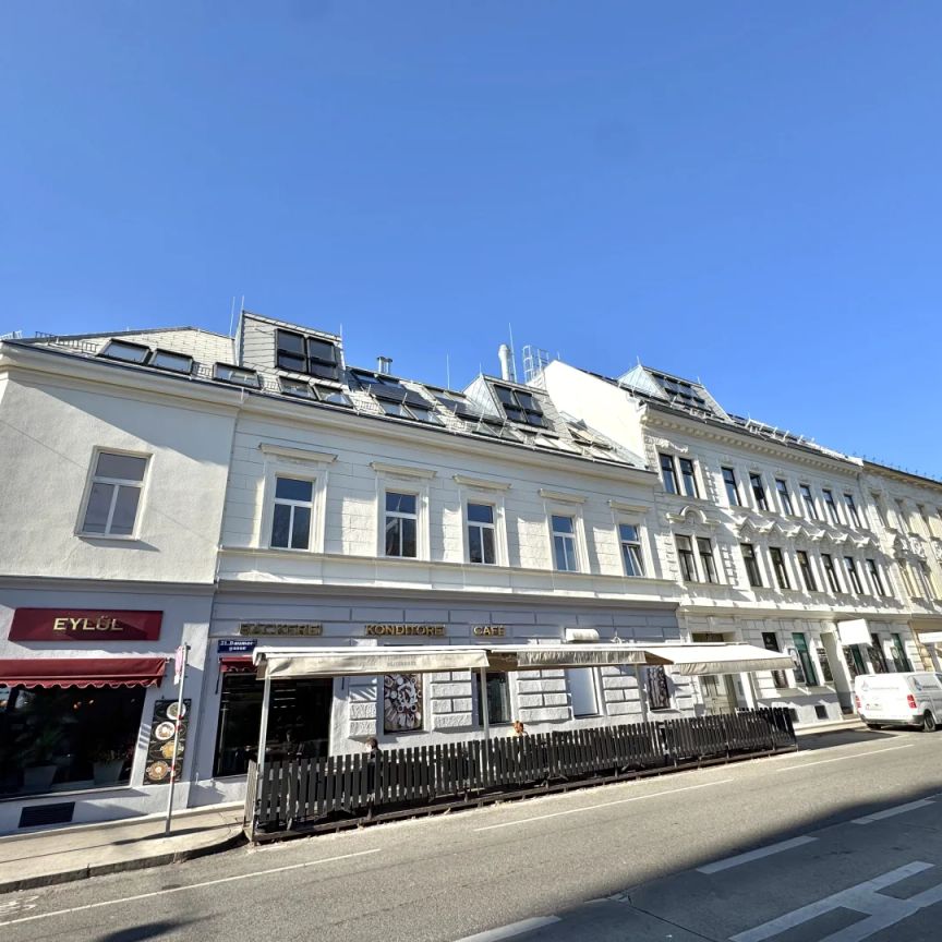 Hochwertige Dachgeschosswohnung mit Terrasse sowie Klimaanlage - Erstbezug - Unbefristet - Photo 1