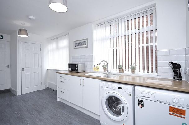 1 bedroom in a house share to rent - Photo 1