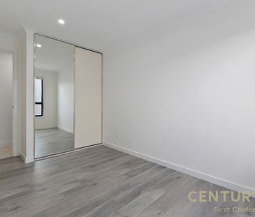 Brand New Stunning Executive Home in a Prime Location - Photo 2
