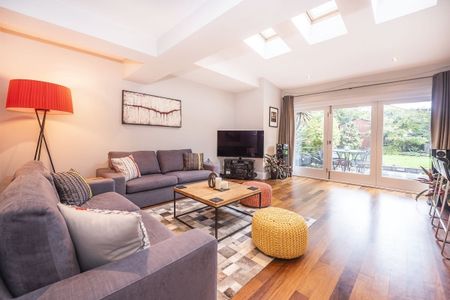 3 bedroom flat to rent - Photo 4