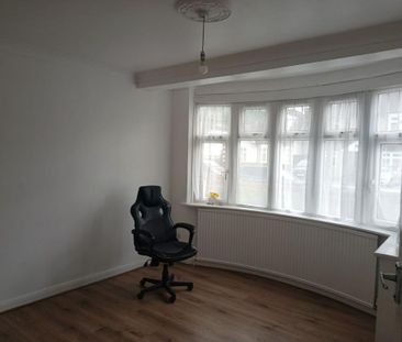 3 bedroom semi-detached house to rent - Photo 4