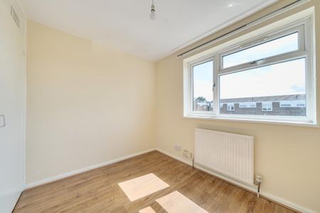 3 bedroom flat to rent - Photo 3