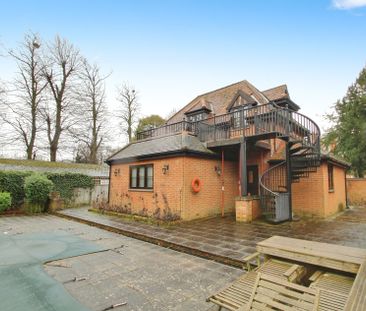 3 bed detached house to rent in Ferry Lane, Staines-upon-Thames, TW19 - Photo 6