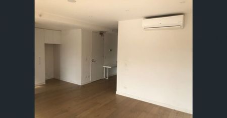 Modern 2-Bedroom Apartment with Stunning Views in Moonee Ponds - Photo 2