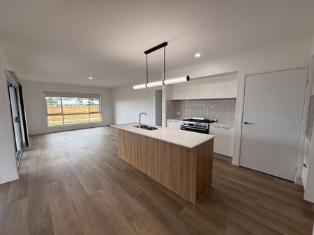 10 Quetta Close, QLD 4655, Eli Waters - Photo 3