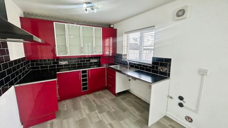 3 bedroom semi-detached house to rent - Photo 2