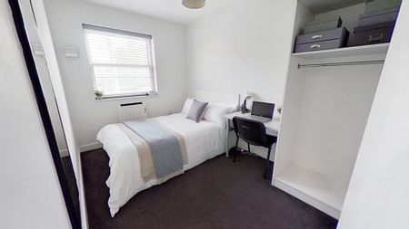 4 bedroom flat to rent - Photo 3