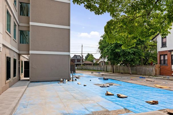 For Lease - 1500 OUELLETTE Unit# 401, Windsor, Ontario - Photo 1