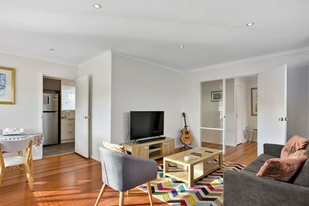 Lovely Home, Quiet Location - Photo 2