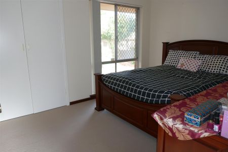 ROSSMOYNE HIGH SCHOOL ZONE! - Photo 4