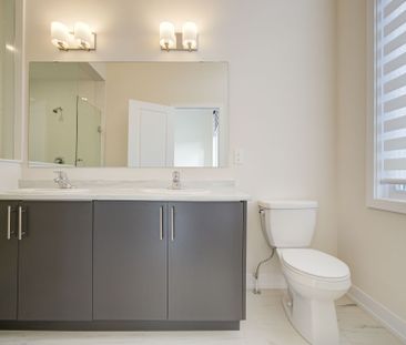 For Lease - 3073 Welsman Gardens, Oakville, Ontario - Photo 2