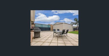 3 bedroom home ideally located within a short walk of the beach - Photo 5