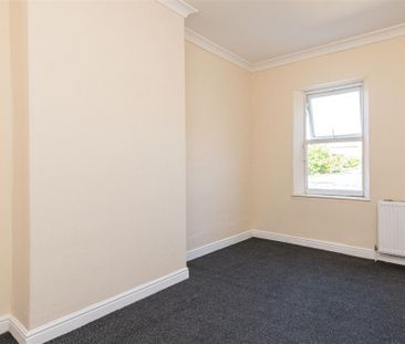 3 bed House - Mid Terrace To Let - Photo 2