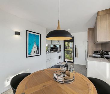 Fully-Furnished Executive Apartment - Ocean Views - Photo 2