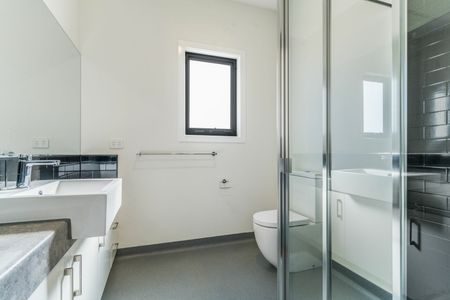 STUDIO – ALL BILLS INCLUDED - Photo 3