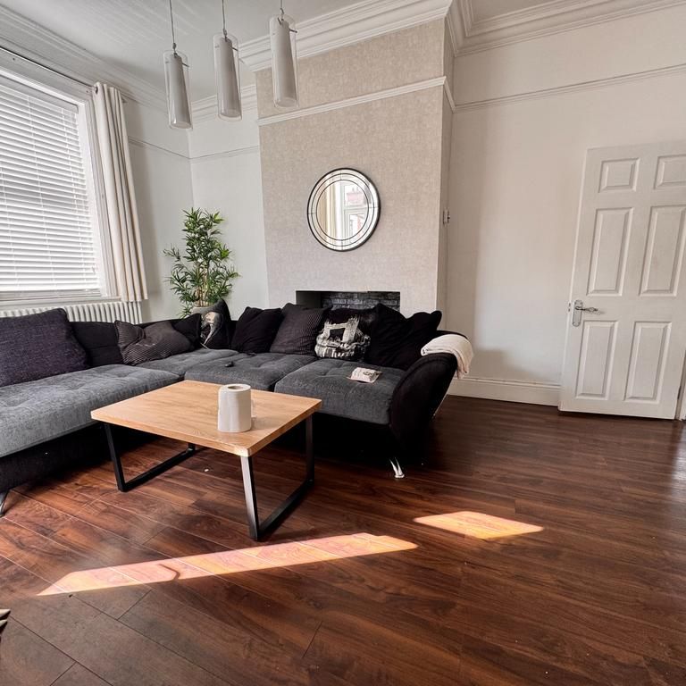 4 bedroom terraced house to rent - Photo 1