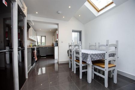 6 bedroom house to rent - Photo 2