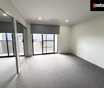 Stylish and Modern Townhouse in Aintree - Photo 1