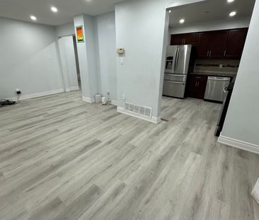 For Lease - 5056 Sunray Drive, Mississauga, Ontario - Photo 2