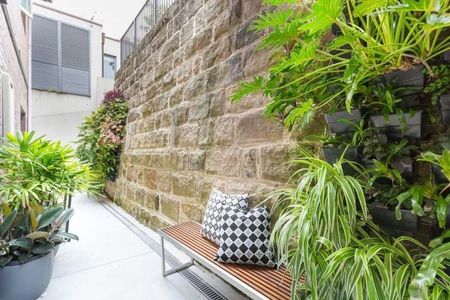 Idyllic Harbourside Apartment with Spectacular Views - Photo 5