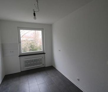 schöne 3-Zimmer-Wohnung für die Familie - nur mit Wohnberechtigungsschein (WBS) für 3 - 4 Personen (Wohnungen Duisburg) - Foto 3