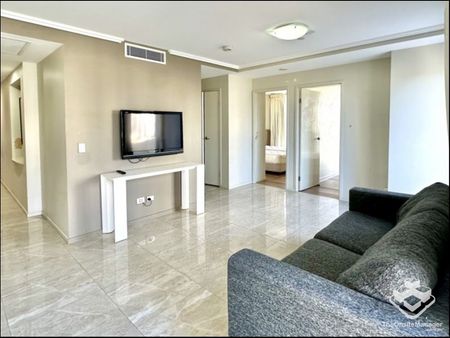 Rare SUB penthouse 3 bedrooms 3 bathrooms 2 carparks 360 degree view pet friendly aparment - Photo 3