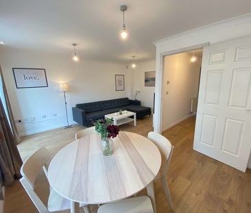 Gorgeous fully ensuite rooms in cute 4 bed town house Room 1 - Photo 2