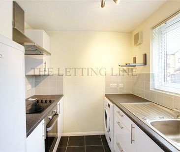 Woodfield Close, Enfield, Middlesex, EN1 2AZ - Photo 1