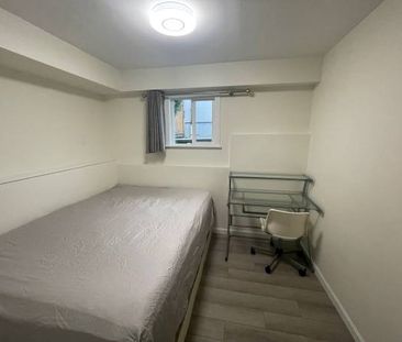 930/m,near sfu ，private bathroom,room,only boy,student - Photo 1