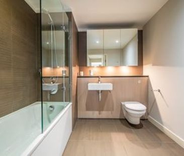 Three Bedroom Flat to rent in London - Photo 6