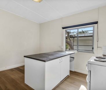 Large top floor apartment - pet friendly - Photo 2