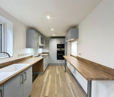 3 bedroom end of terrace house to rent - Photo 6