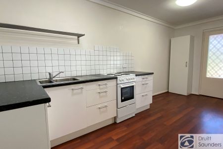 RENOVATED DELIGHT IN PRIME LOCATION - Photo 3