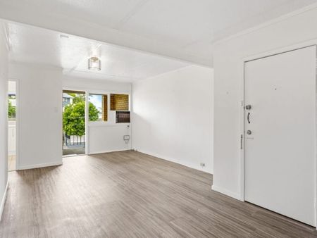 2 Bedroom, 1 Bathroom Unit for Comfortable Living - Photo 2