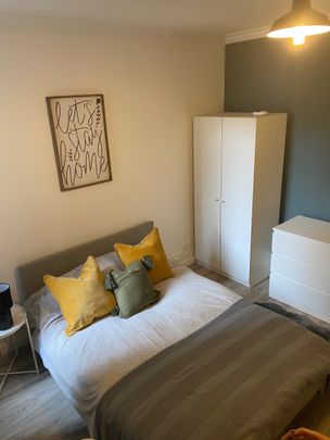 Stunning shared home in Hagden Lane! 198HAG - Room 2 - Photo 1