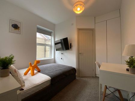 1 bedroom in a house share to rent - Photo 5