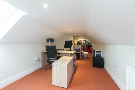 6 Larkfield Dale, Leopardstown, Dublin 18 - Photo 5