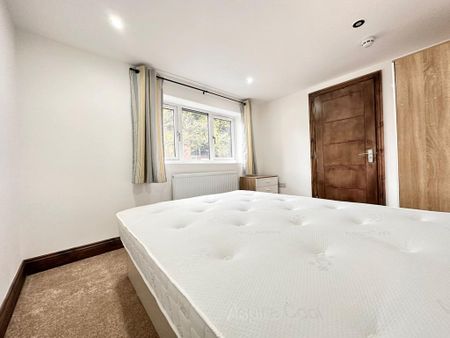 1 bedroom in a house share to rent - Photo 2