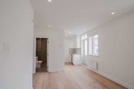 4880 Queen Mary Road - Photo 4