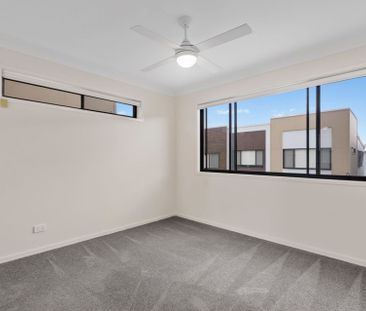 For Lease: Low-Maintenance Townhome in a Convenient Raceview Location! - Photo 6