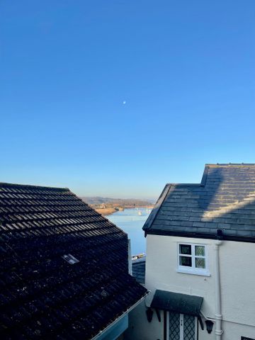 3 bedroom Pretty Three Bedroom Cottage to rent - Photo 2