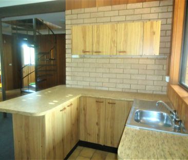 Five Bedroom Home in Shelly Beach - Photo 2