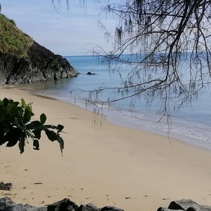 3 Bedroom Beachfront Apartment in Yorkeys Knob - Photo 1