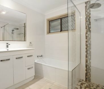 FAMILY HOME WITH PLENTY OF STORAGE - Photo 3