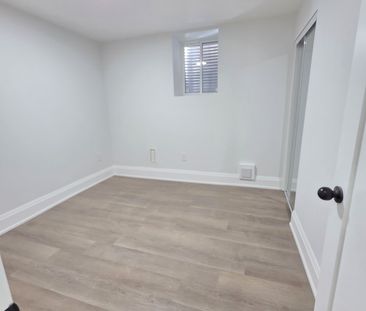 For Lease - 1432 Yellow Rose Circle Unit# Basement, Oakville, Ontario - Photo 2