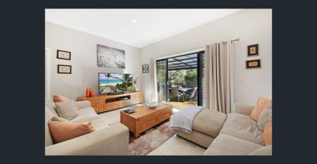 Ducting system plus additional spilt systems in each bedroom family home in Arundel - Photo 2