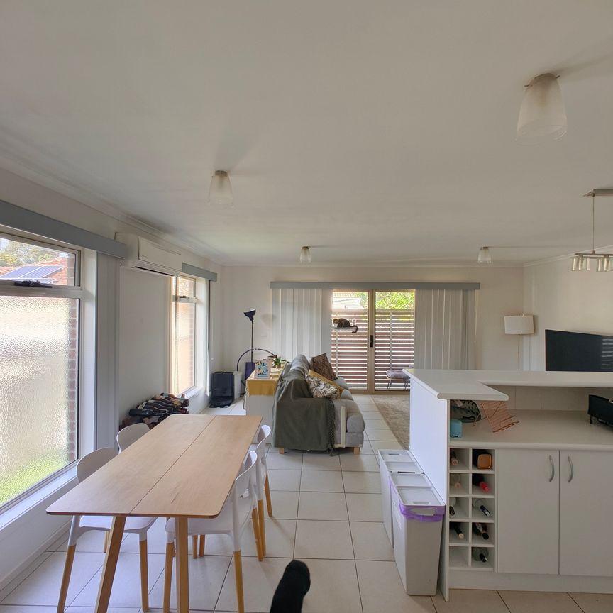 Yarraville - Photo 1