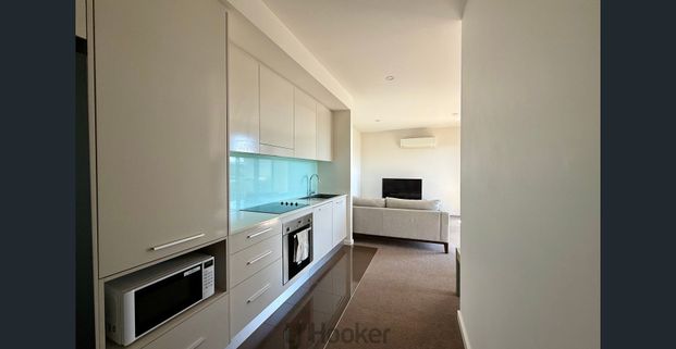 Neat & Convenient 1-Bedroom Unit in Belmont - Photo 1