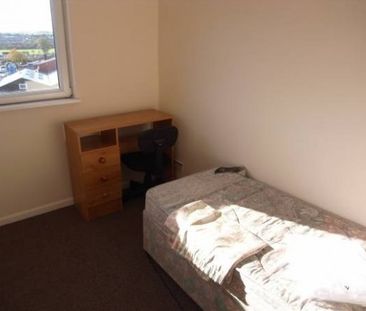 4 bedroom house in Llanbadarn - Photo 5