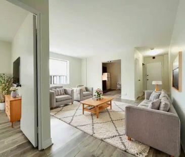 1711 Kingston Rd | 1711 Kingston Rd, Toronto - Photo 1